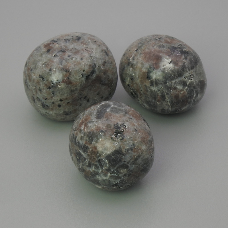 Gabbro Stone with Tumbling Finish 22-27 × 20-22 mm (±) 100 g Pack