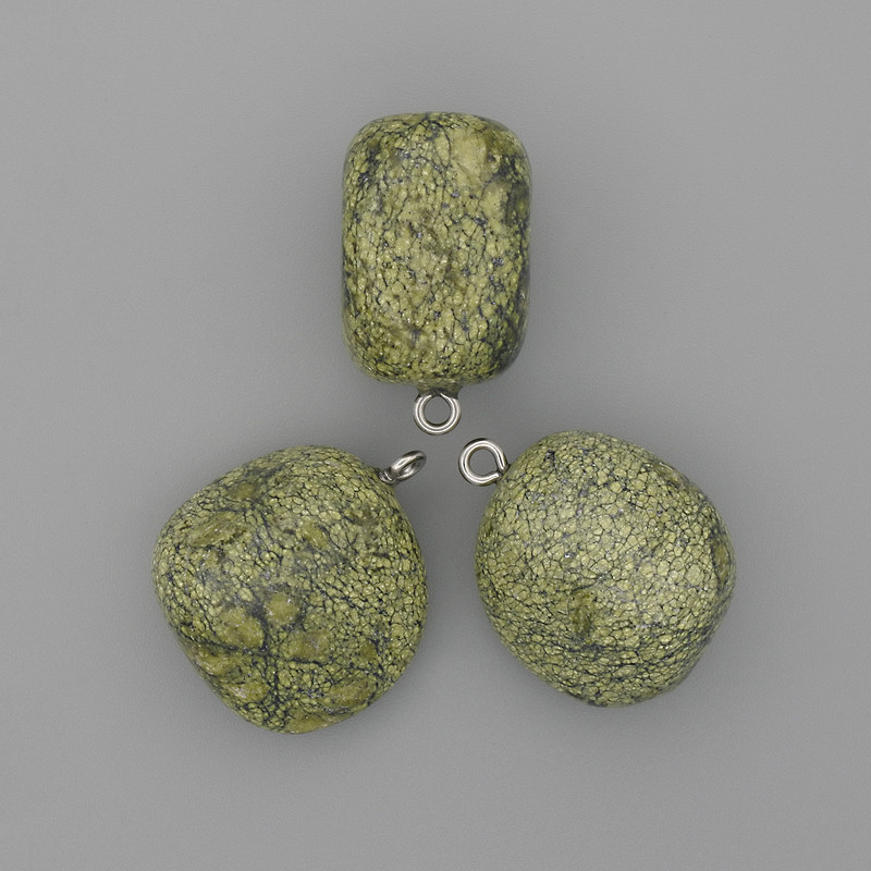 Cube-shaped serpentine pendant, 22×22 mm diameter, 26 mm length