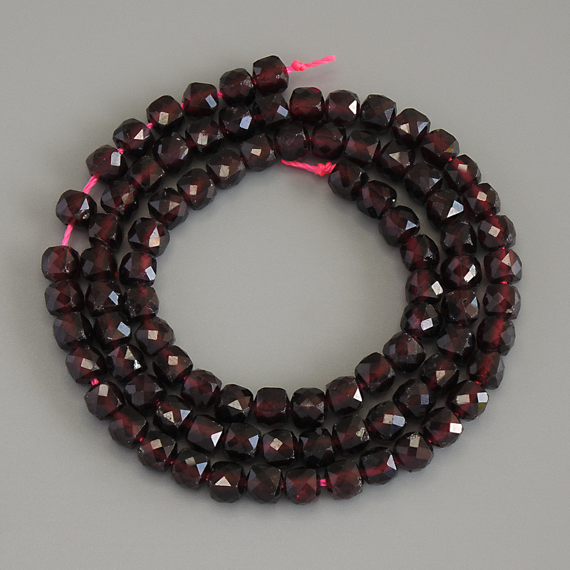 Garnet Beads, Faceted Cube, Diameter 4.5×4.5 mm, On Thread, Length 39 cm