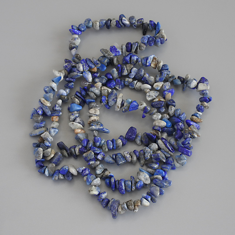 Sodalite chip beads, diameter 5-7×2-4 mm, length 78 cm +/- on thread