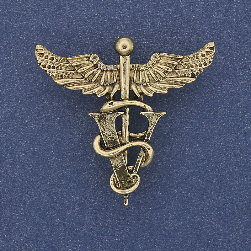 Caduceus brooch pendant in gold-toned metal 36×37 mm+