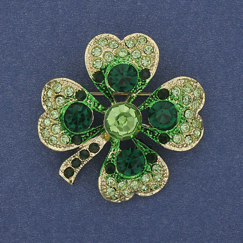 Clover brooch pendant with green crystals, gold-toned metal, diameter 35mm +