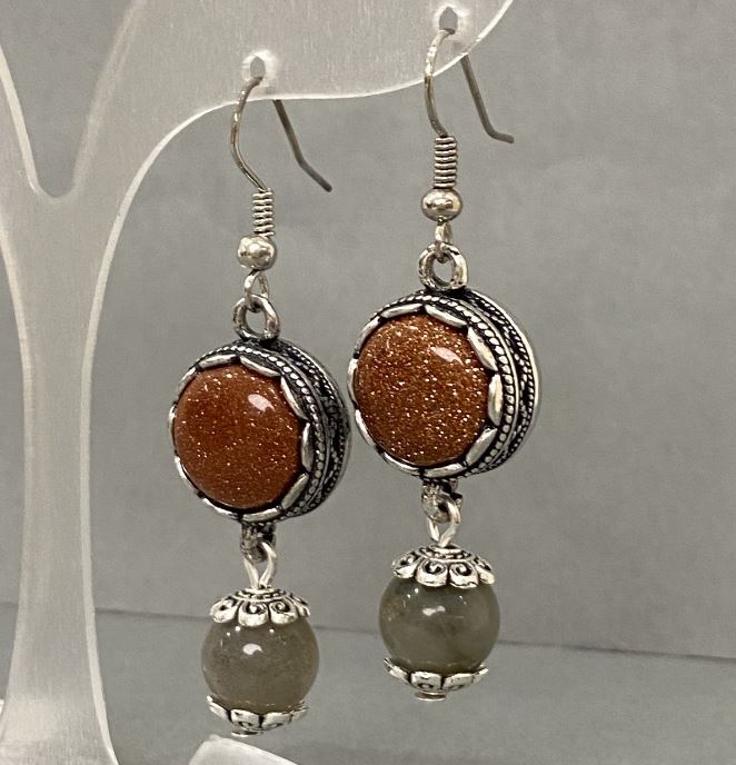 Earrings Aventurine 'Golden Sand' in a bezel setting, 15mm +/-; Labradorite bead 10mm +/-; length 52mm +/-