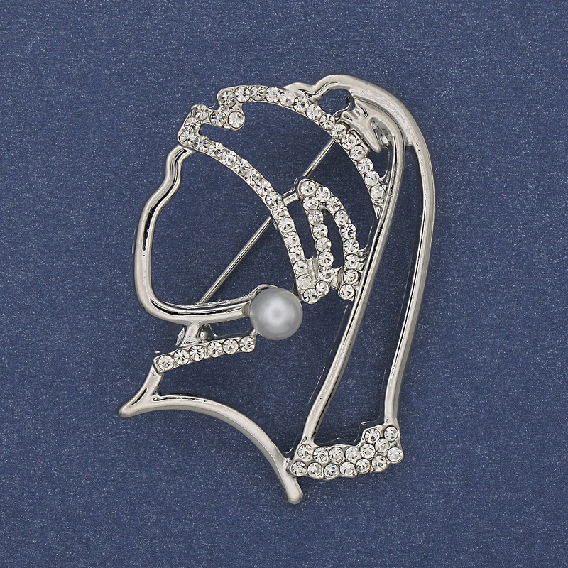 Brooch 'Girl with a Pearl Earring' white crystals silvery metal 39x29mm+