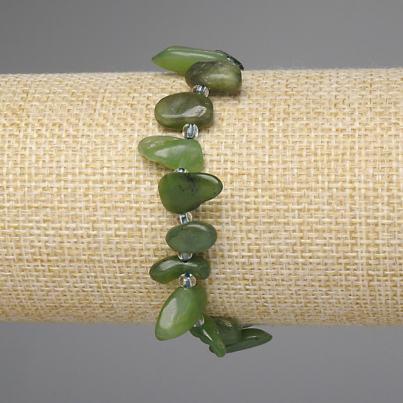 Jadeite Bracelet Faceted Stones 'Butterfly', diameter 8-17x5-7 mm, with 3 mm seed beads, length 18 cm stretchy