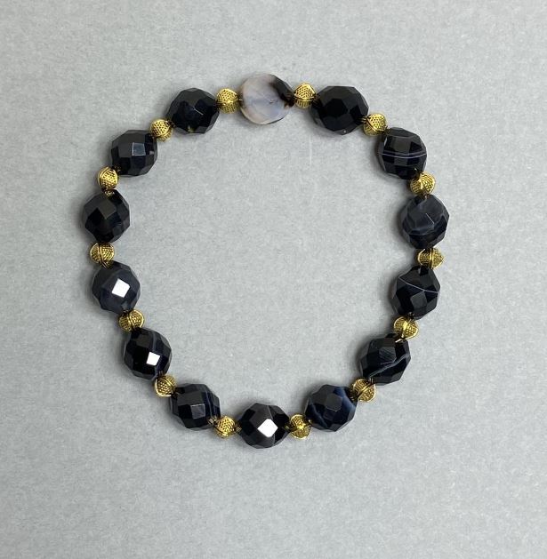 Agate bracelet with faceted beads 10×8 mm, with metal inserts, 18 cm stretch