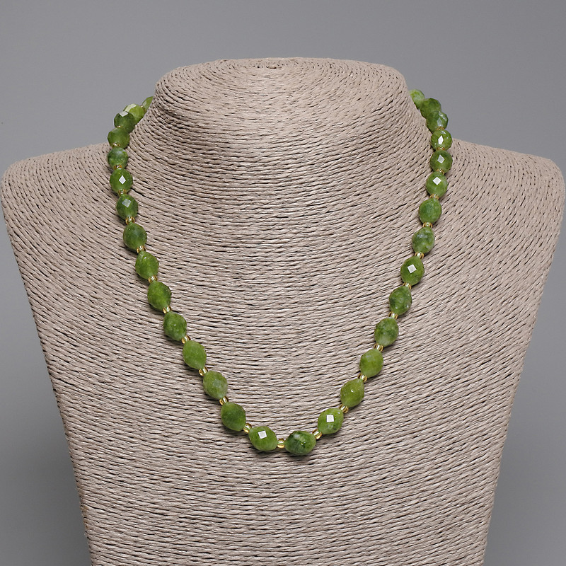 Necklace of Faceted Jadeite Beads, grain-shaped, 10×8 mm diameter, with 3 mm seed beads, length 45 cm, with clasp