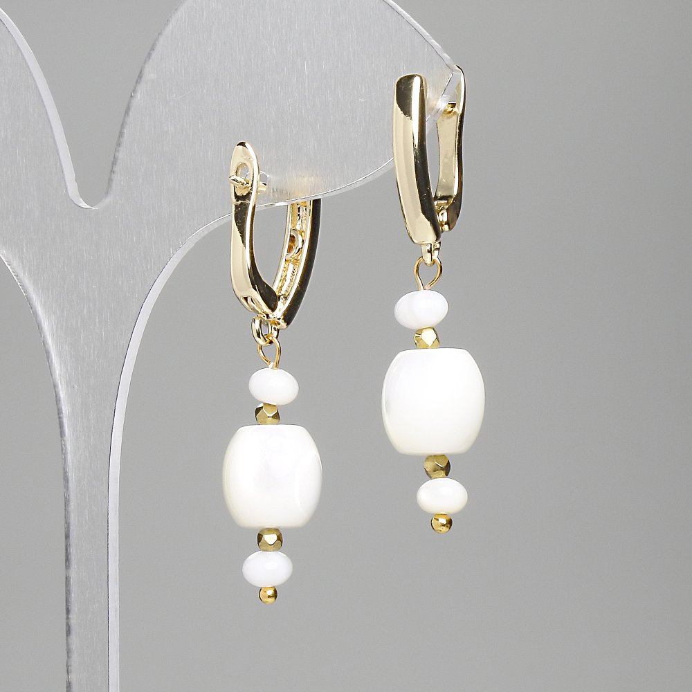 Earrings with Mother-of-Pearl, barrel-shaped 10x9, 5 mm; rondelle 5x3 mm; hematite faceted 2 mm; length 42 mm