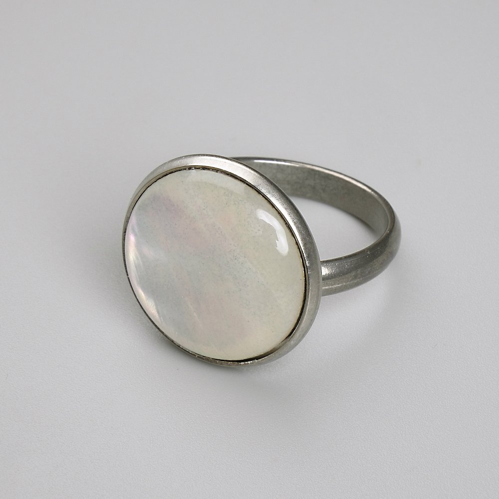 Mother-of-Pearl Earring 22 mm +/- Silver Metal