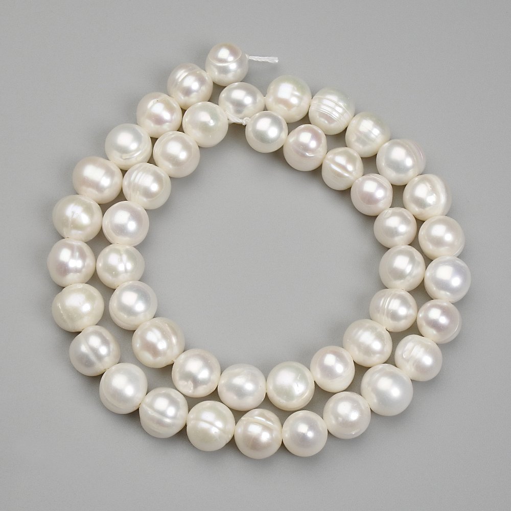 Freshwater pearl beads, diameter 8-8.5×9 mm, on thread, length 39 cm+