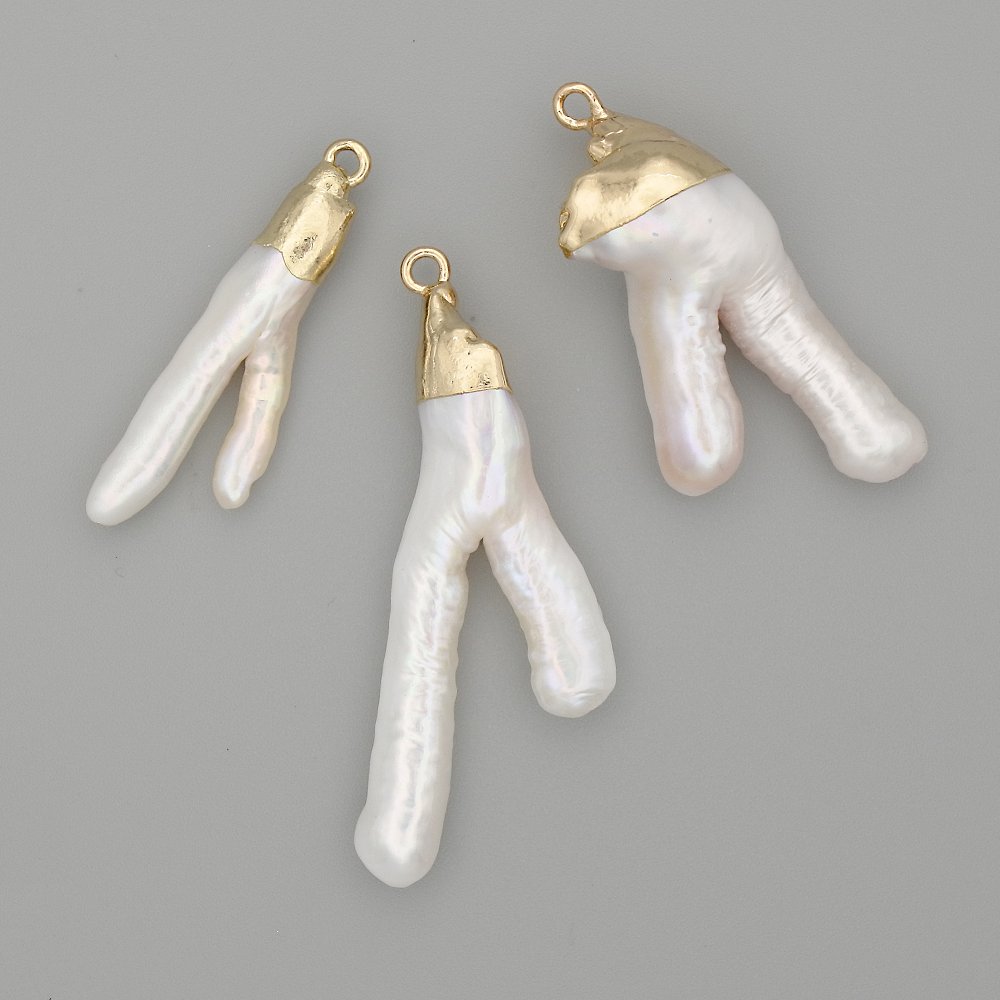 Pendant with baroque pearls in golden metal, diameter assortment 25-44×14-16 mm +/- assorted size