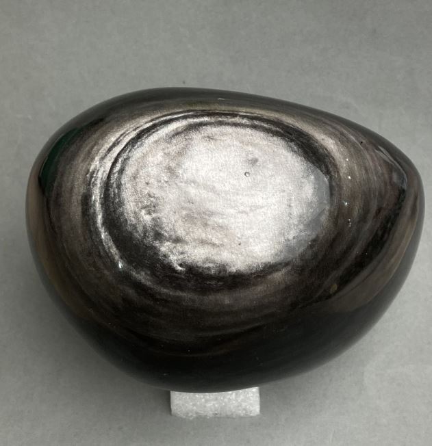 Souvenir Natural Stone: Silver Obsidian, 115 x 90 x 78 mm (+/-), 1209 g