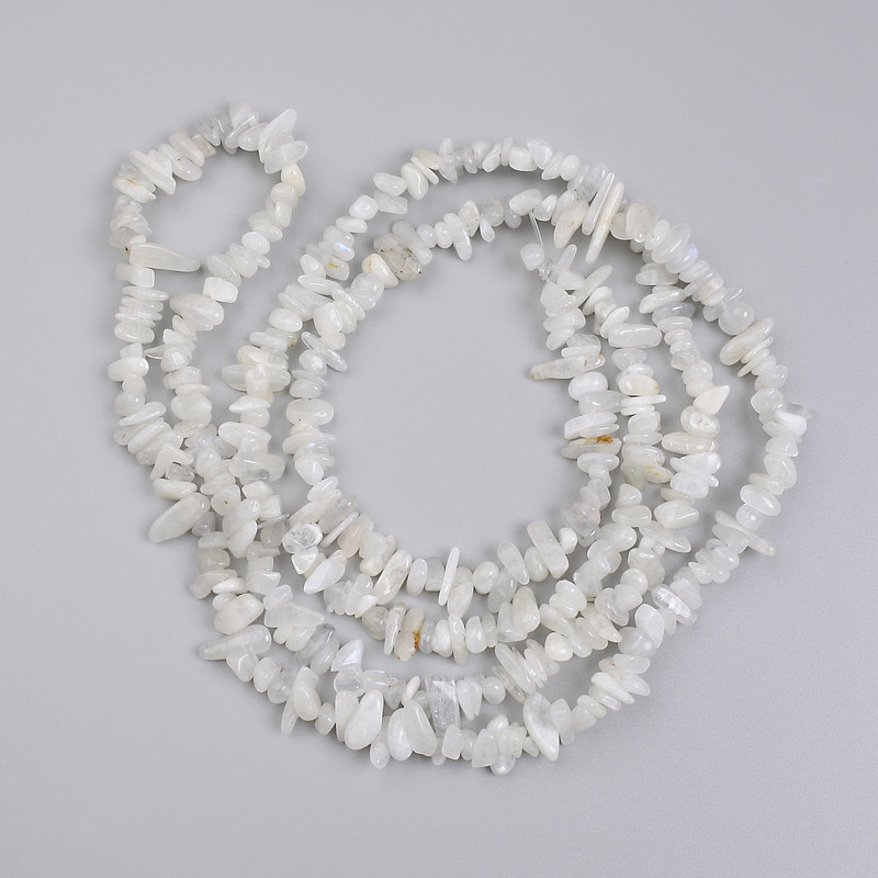 Adularia chip beads, diameter 4–10×2–4 mm, length 78 cm ±, on thread