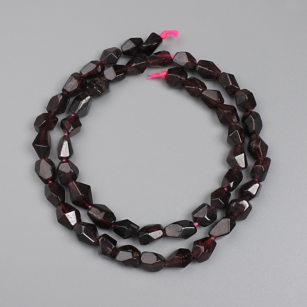 Garnet Beads, Faceted, 8-9×6-7 mm diameter ±, on thread, length 38 cm