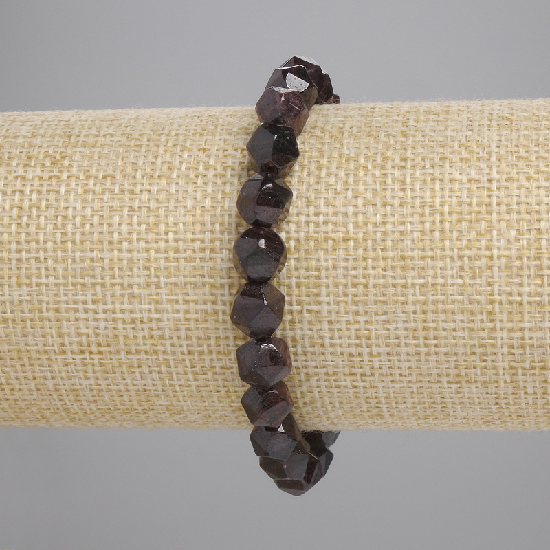 Garnet bracelet with faceted beads, 7.5x7 mm, 18 cm elastic