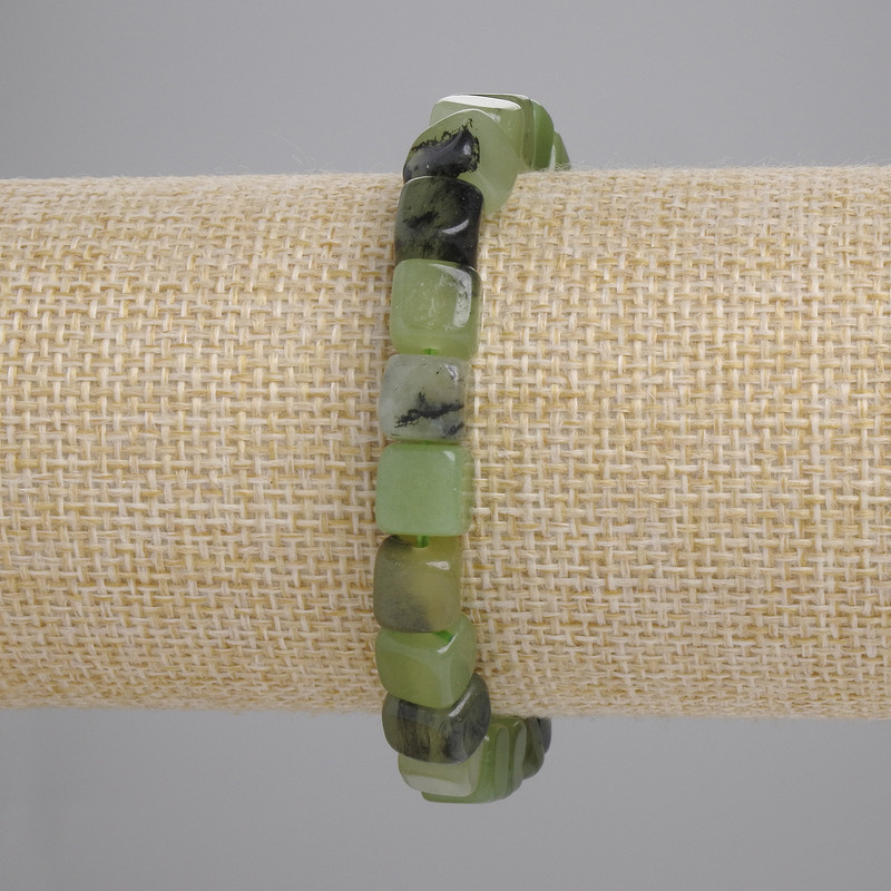 Prehnite Cube Bracelet, 7 mm Cube Diameter, 18 cm Length, Stretch