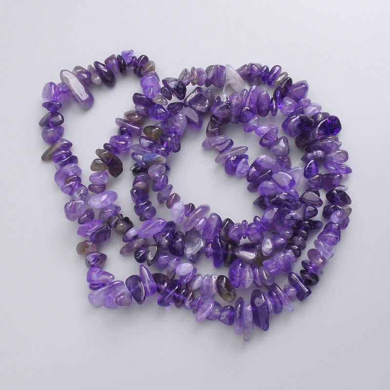 Amethyst chip beads on monofilament thread, 78 cm long, sizes 5–15×3–6 mm