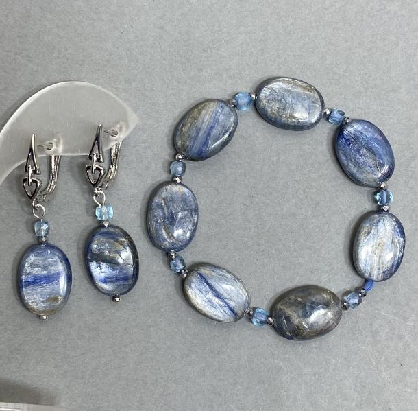 Jewelry Set: Kyanite Oval 17x13 mm, Faceted Topaz Cube 3.5 mm, Faceted Hematite Ball 2 mm