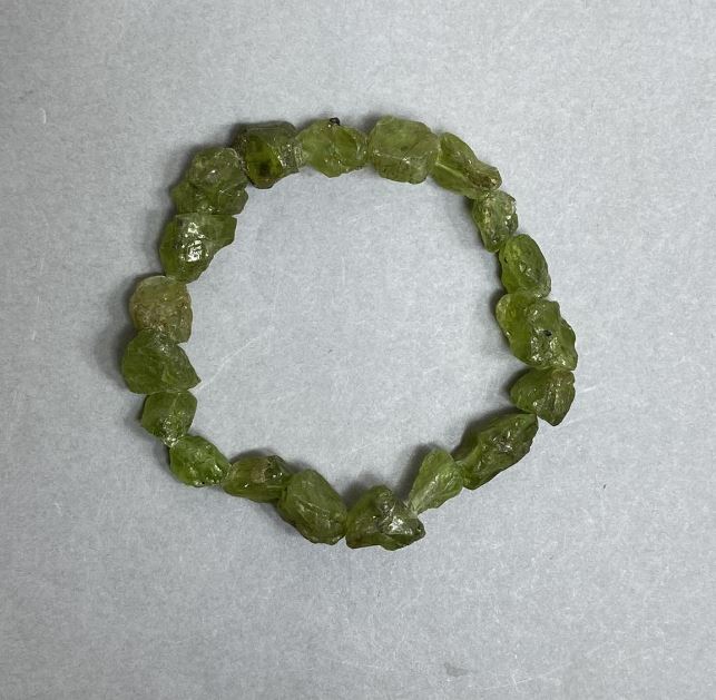 Chrysoprase Bracelet with Rough Stones, diameter 10-14×9-10 mm, length 18 cm, stretch