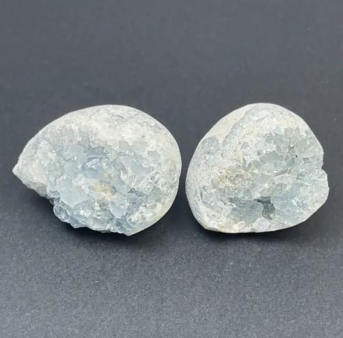 Price per 100 g. Celestine druzy natural stone souvenir, size approx. 40×50×35 mm, weight approx. 56 g
