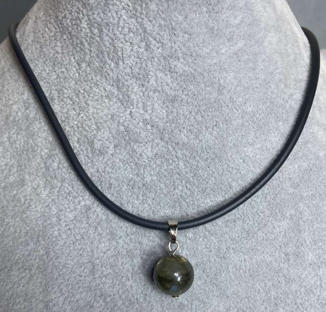 Labradorite bead pendant, 12 mm diameter ±, on a rubber cord, length 52 cm with a 5 cm chain