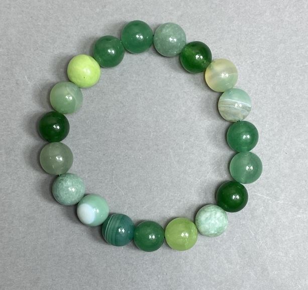 Bracelet of nephrite, agate and onyx — smooth 10mm beads, length 18 cm, stretch