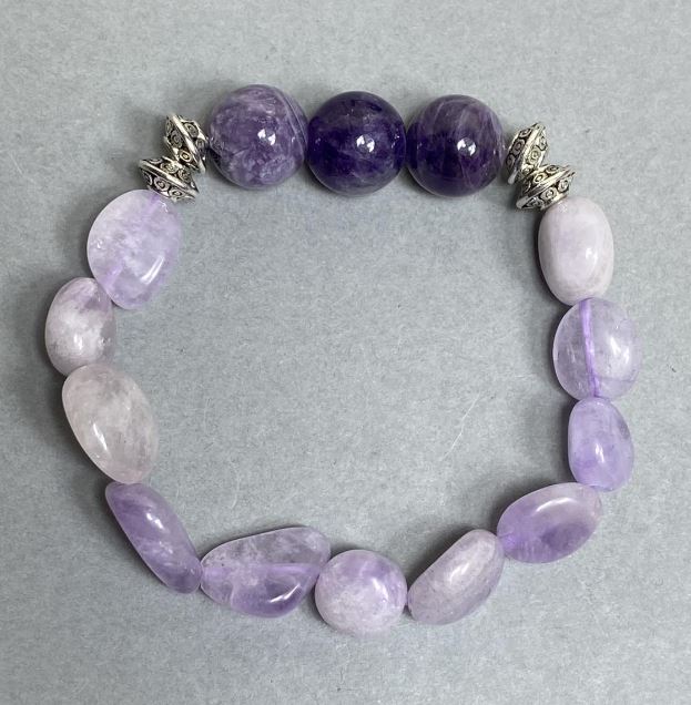 Amethyst bead bracelet with 12mm round beads and faceted 10–13×10mm beads, 18 cm long, stretch