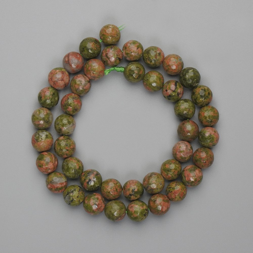 Faceted heliotrope beads, 8 mm diameter, 35 cm length on thread