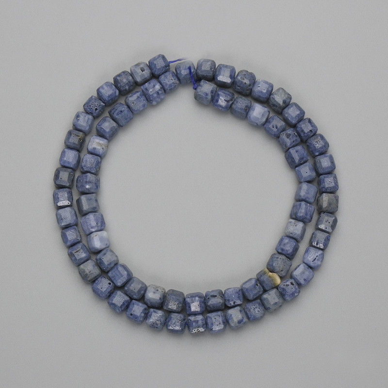 Намистини губчастий Корал гранований кубик 5х5мм+-, довжина 37см+- на нитці