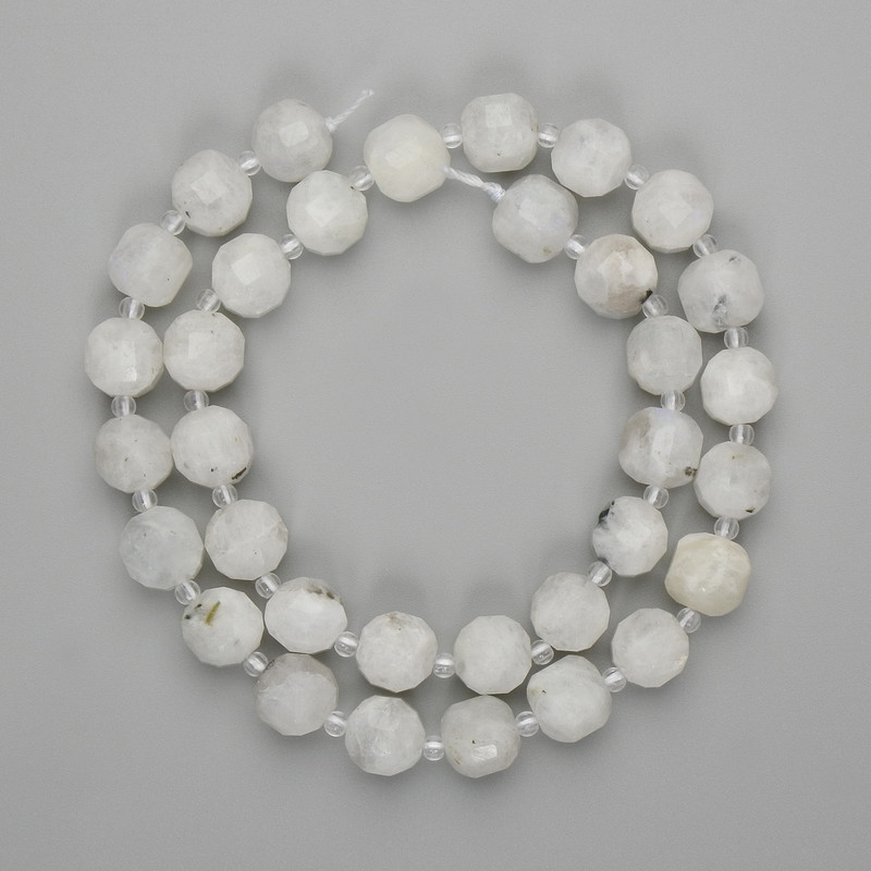 Adularia Beads, Faceted Cubes 9x9 mm +-, 3 mm seed beads +-, 40 cm length on thread