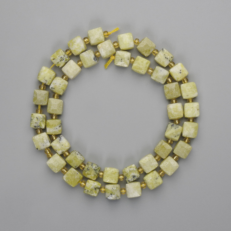 Jadeite Beads Faceted Cubes 7x7mm ± Seed Beads 3mm ±, Length 40 cm