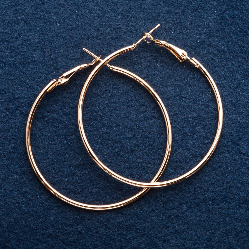 Gold-tone hoop earrings, 5 cm diameter