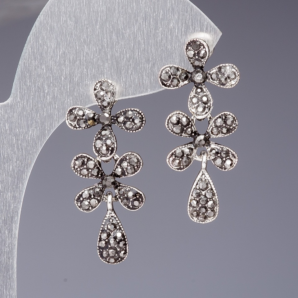 Earrings in 'drip silver' Little Flowers, length 3 cm