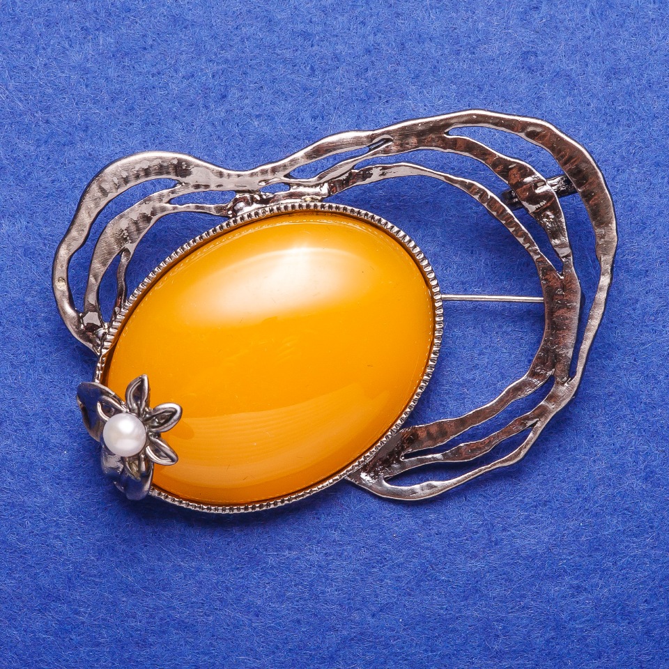 Forged silver-toned brooch 'Amber' (named after) 6.7 × 4.7 cm