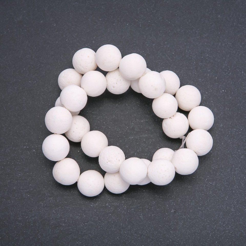 Sponge Coral Beads - White Ball, 14 mm Diameter, 39 cm Strand