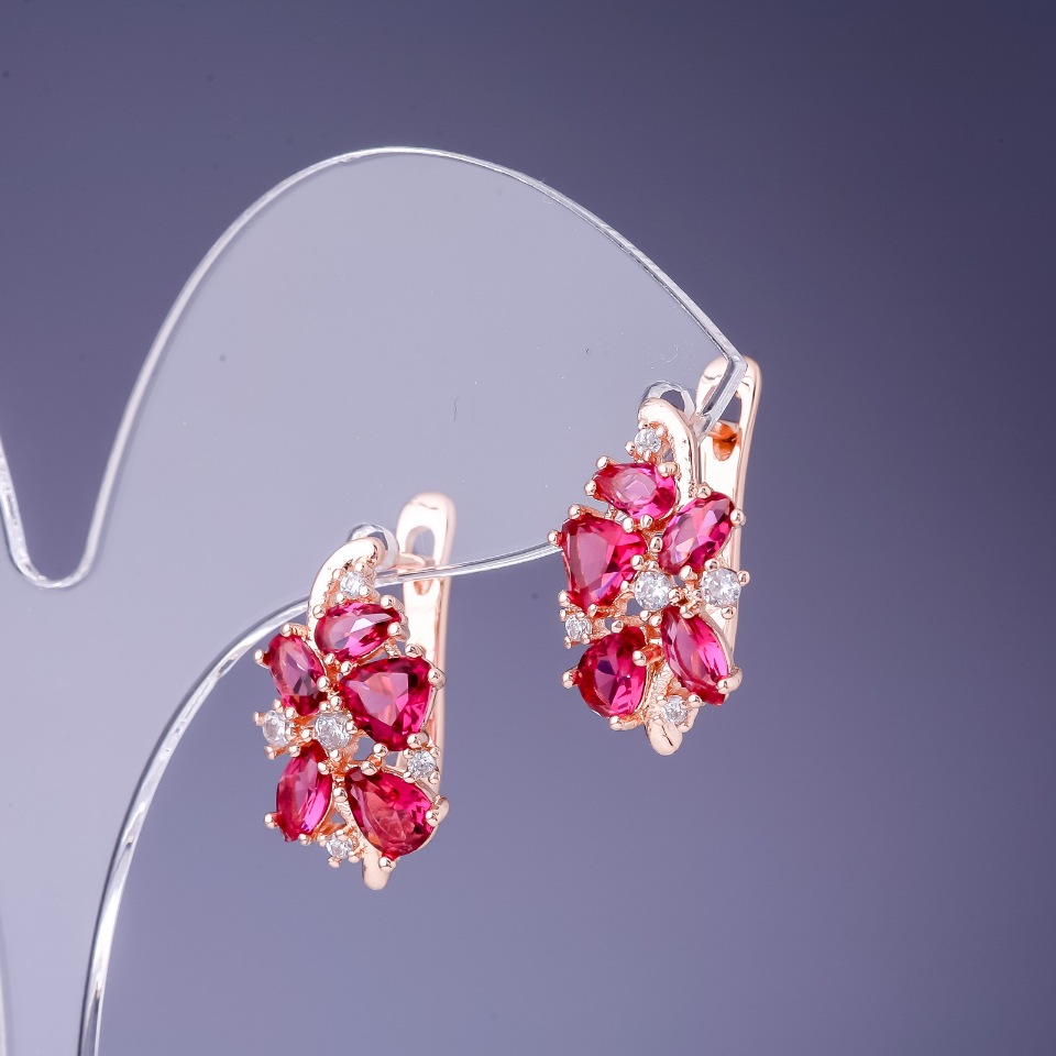 Earrings with Raspberry Crystals 19x10mm in Golden Metal
