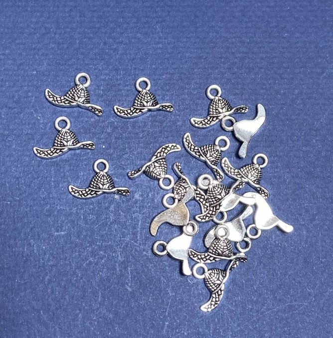 Hat Pendant 16×10 mm Packaging 20 g ± 30 pcs
