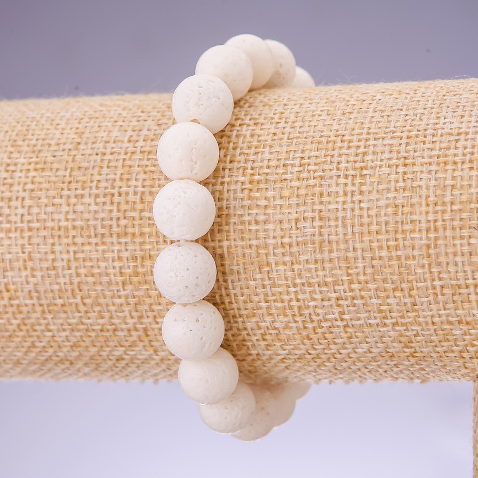 Bracelet made of natural white sponge coral, smooth beads, 10 mm diameter, on elastic, 18 cm length