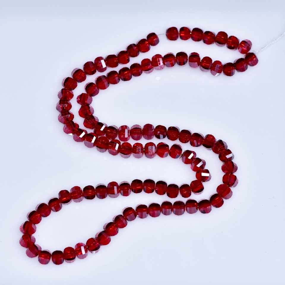 Crystal beads in Swarovski style, red faceted 'bead', diameter 5x4 mm, thread length 42 cm