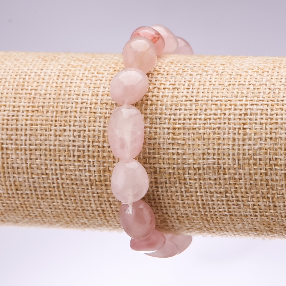 Bracelet with pink quartz faceted, 10mm diameter, 18cm length on elastic