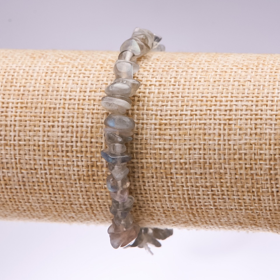 Labradorite chip bracelet, 8 mm diameter, 18 cm length on elastic