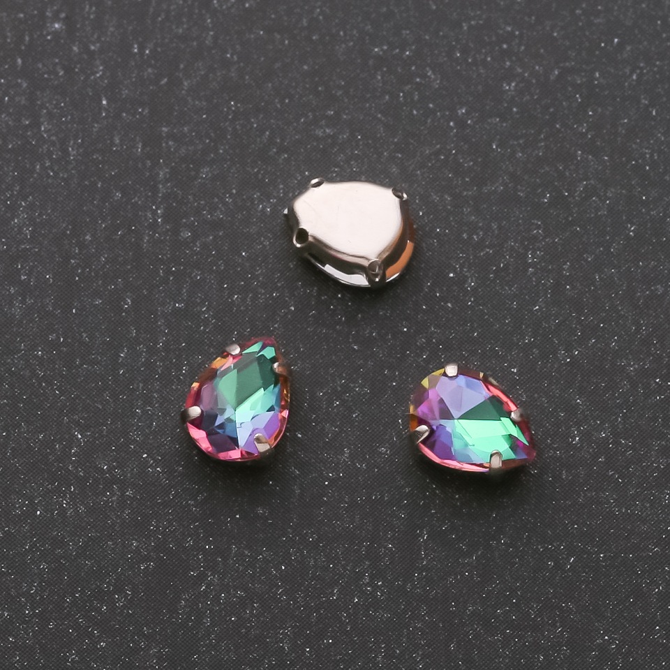 Price per pack / 10 pcs. Sew-on Teardrop Crystal 6x8 mm Green-Magenta in Metal Setting