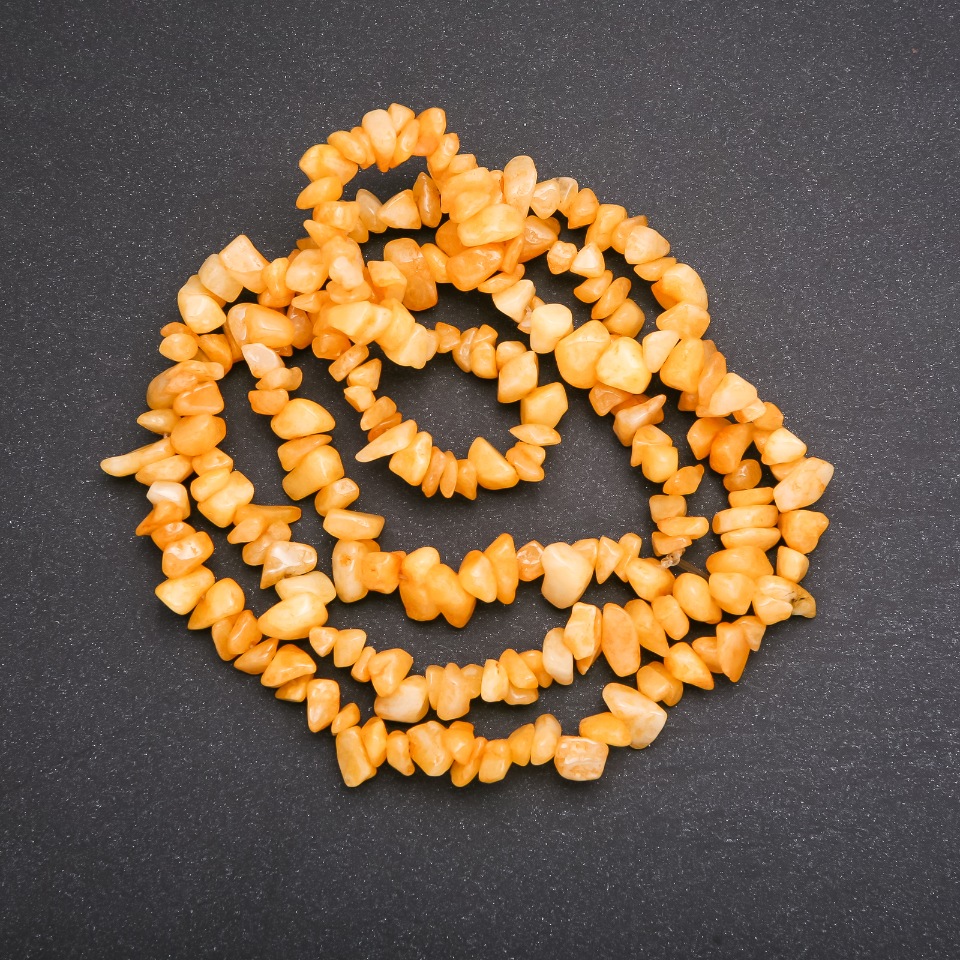 Beads on fishing line, tinted quartz chips, 6 mm diameter, 80 cm length