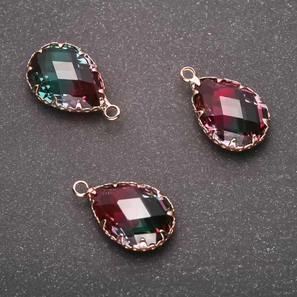 Pendant 'Drop' Raspberry-Green color, golden setting 13x21mm