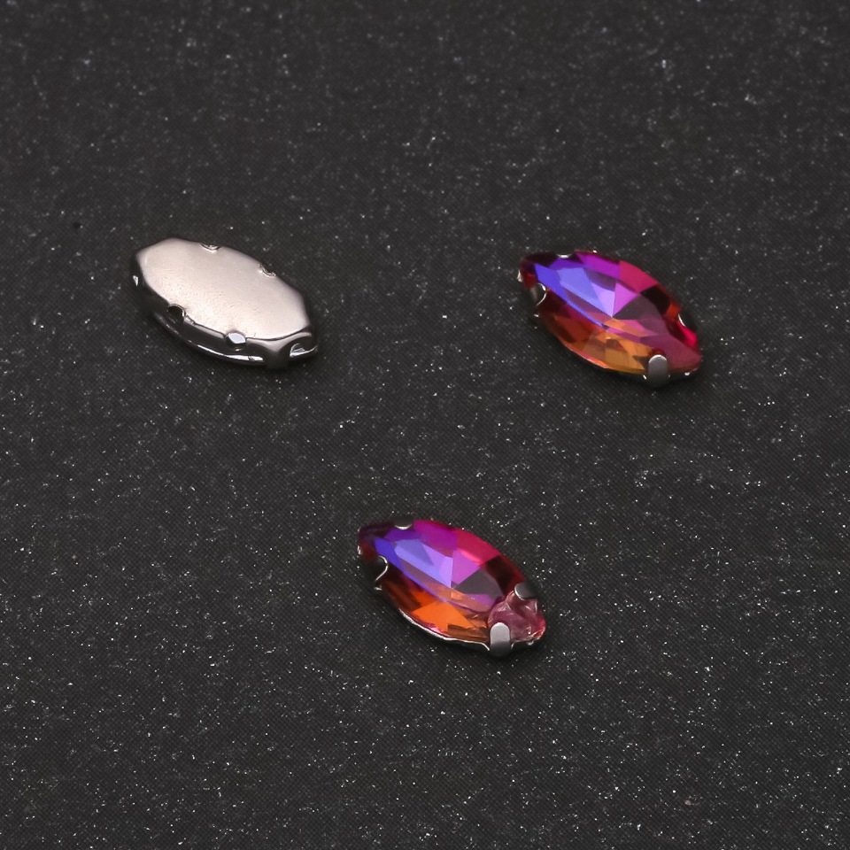 Price per pack / 10 pcs. Sew-on crystal in cap Oval 5×10 mm