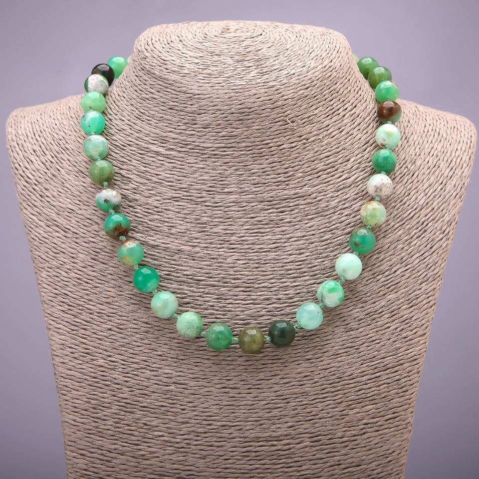 Chrysoprase thread necklace — smooth beads, diameter about 10 mm, length 45 cm