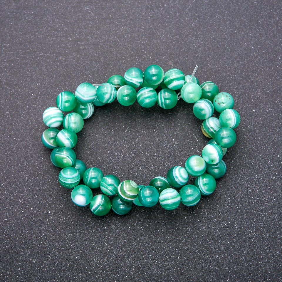 Agate beads on thread, smooth round beads, 8 mm diameter, 38 cm length