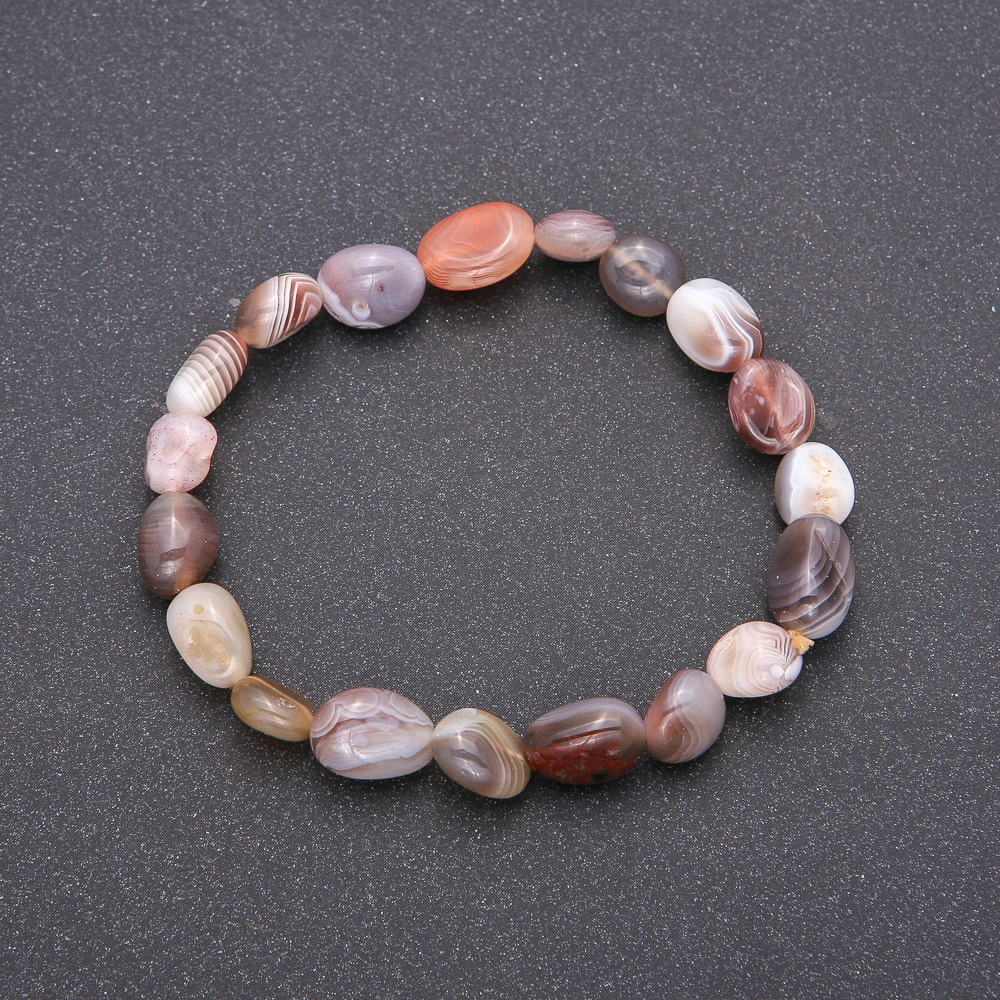 Botswana agate bracelet on elastic with faceting, diameter 8x10 mm (±), circumference 18 cm