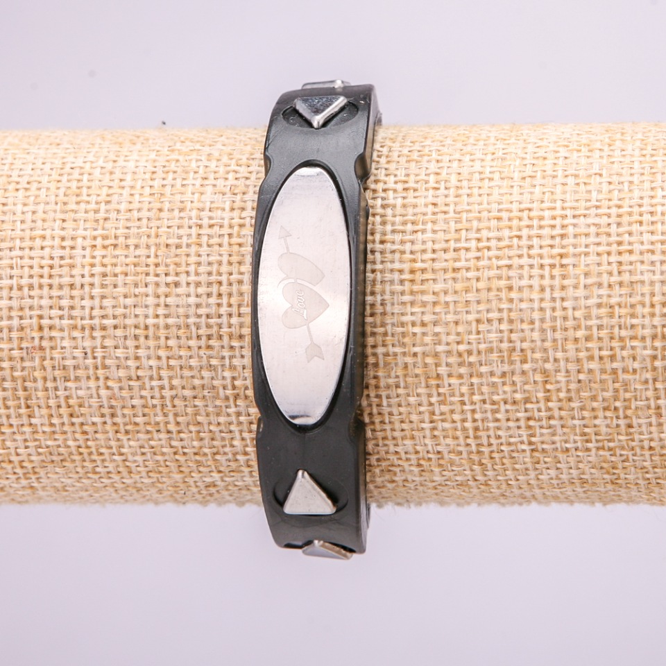 Bracelet with metal inserts, 21 cm long, 15 mm thick, black rubber, with clasp