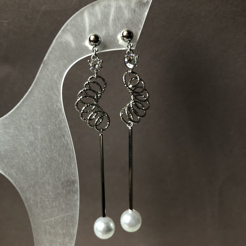 Xuping Rhodium Earrings with 8mm Pearl and White Stone, length 77mm +